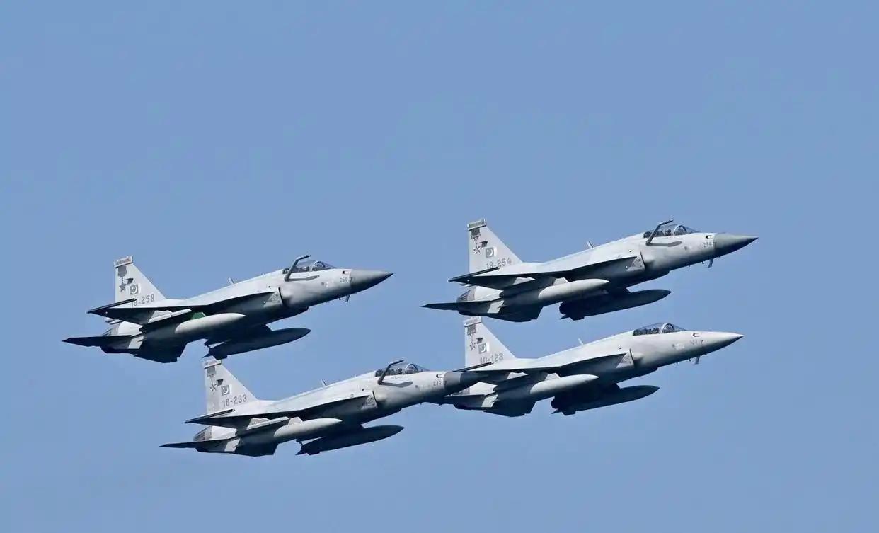 美伊谈判破裂后，以色列本想动手，但是巴基斯坦出动了20多架战机！

据路透社4月