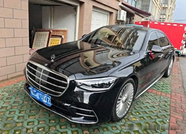 奔驰E级和S级有什么区别？网友：第一次感觉到，这座城市属于我
