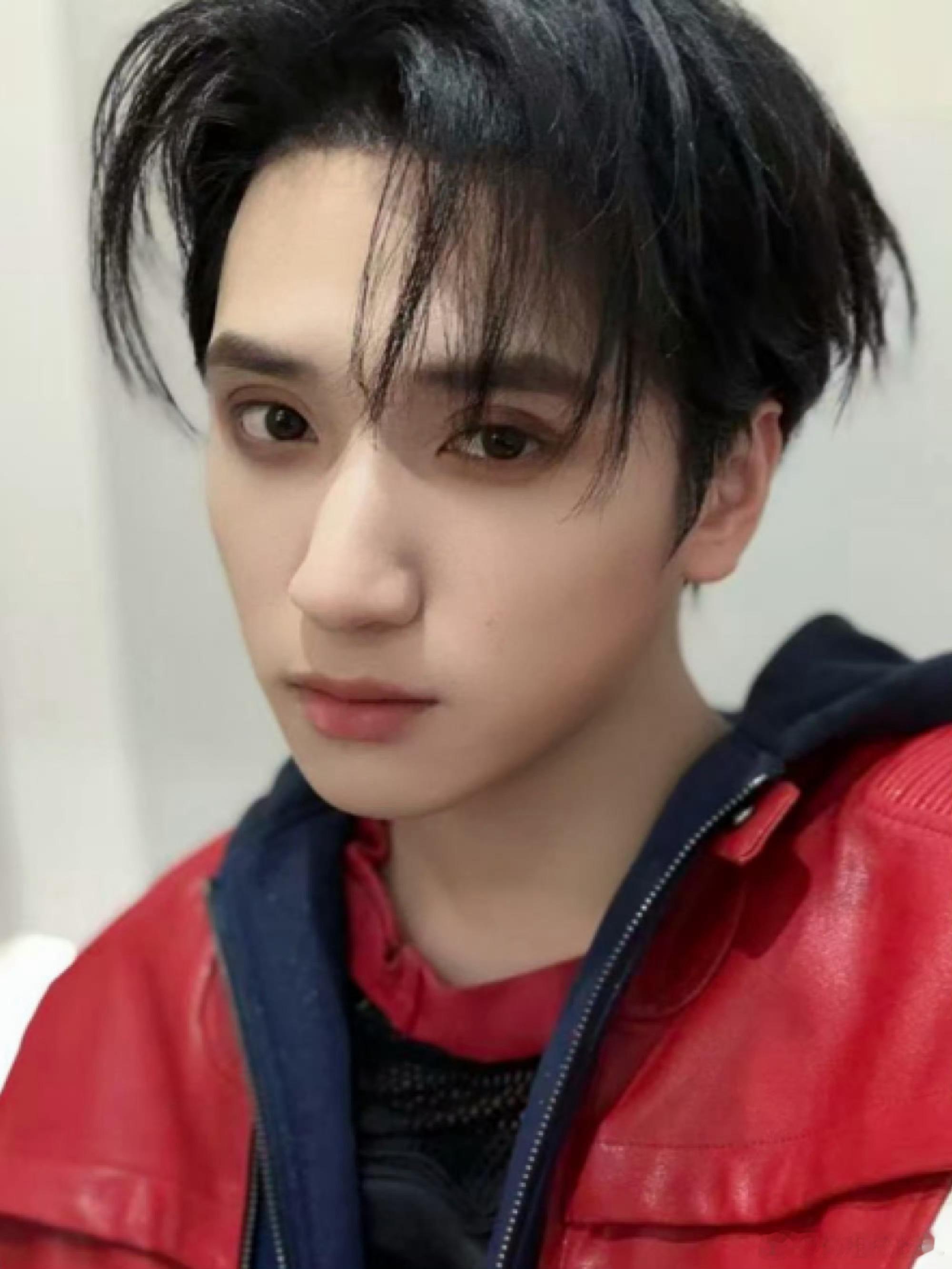 看点自拍吧🥹高会新鲜更新，老公直接上线营业😭帅气值直接拉满，颜值疯狂心动严浩