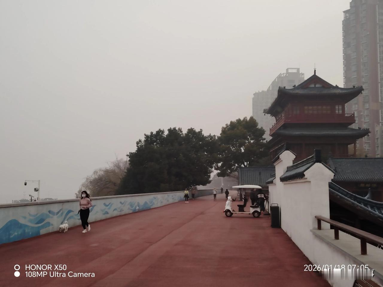 今年冬天的不同2026年1月18日长江岸边《浔阳楼》下晨练