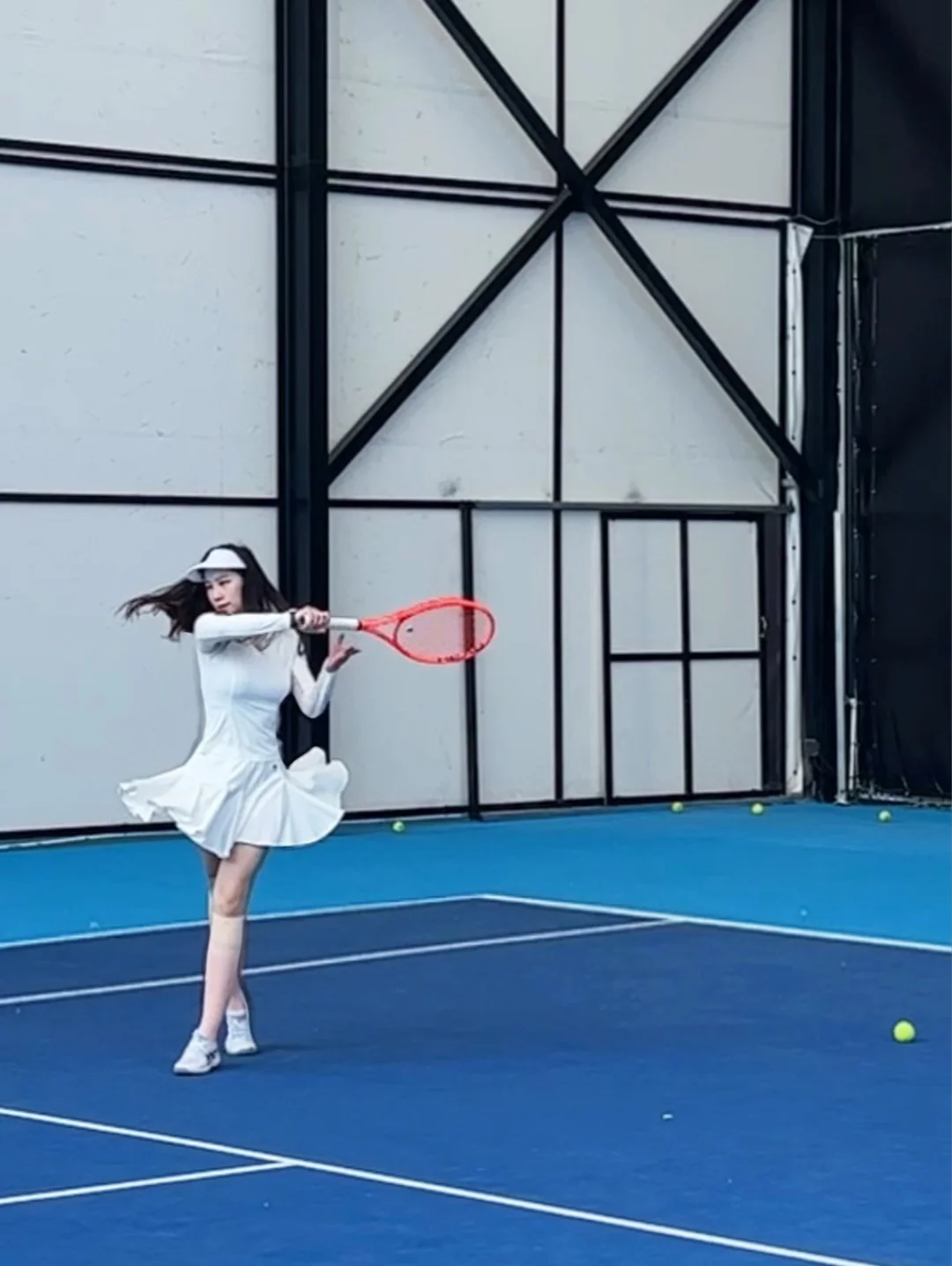 Tennis｜这下真的打到球场了！