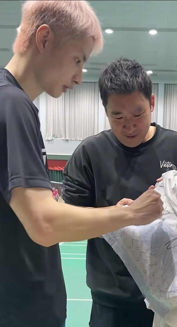 粉色头发！石头也对最佳着装奖有兴趣吗[喵喵] ​​​