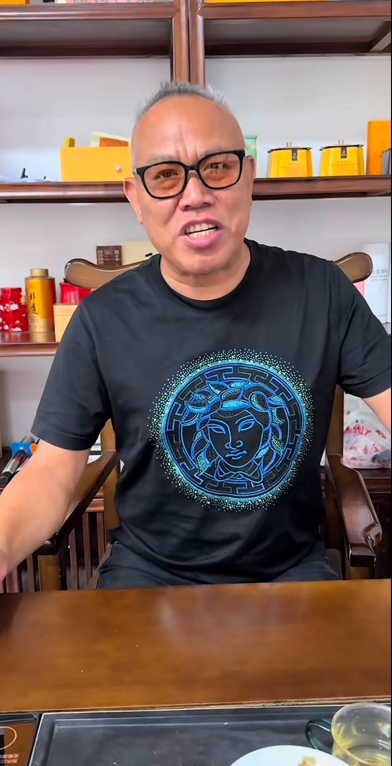 沛县团队小辫哥，又要发财了，他今天发视频官宣，自己的小辫哥大排档将于6月13号正