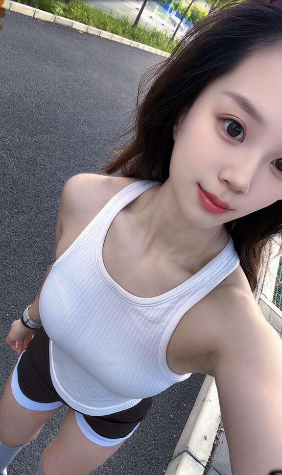 第一杯奶茶没喝到 第一个5㎞跑上了
跑步打卡 该吃吃该练练 健身人健身魂 跑了就