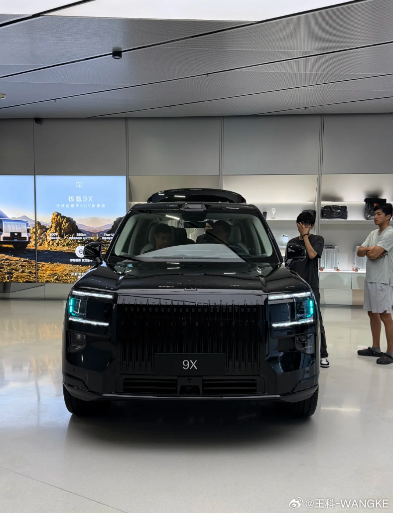 看到极氪9X实车，还是非常大气的！ ​​​