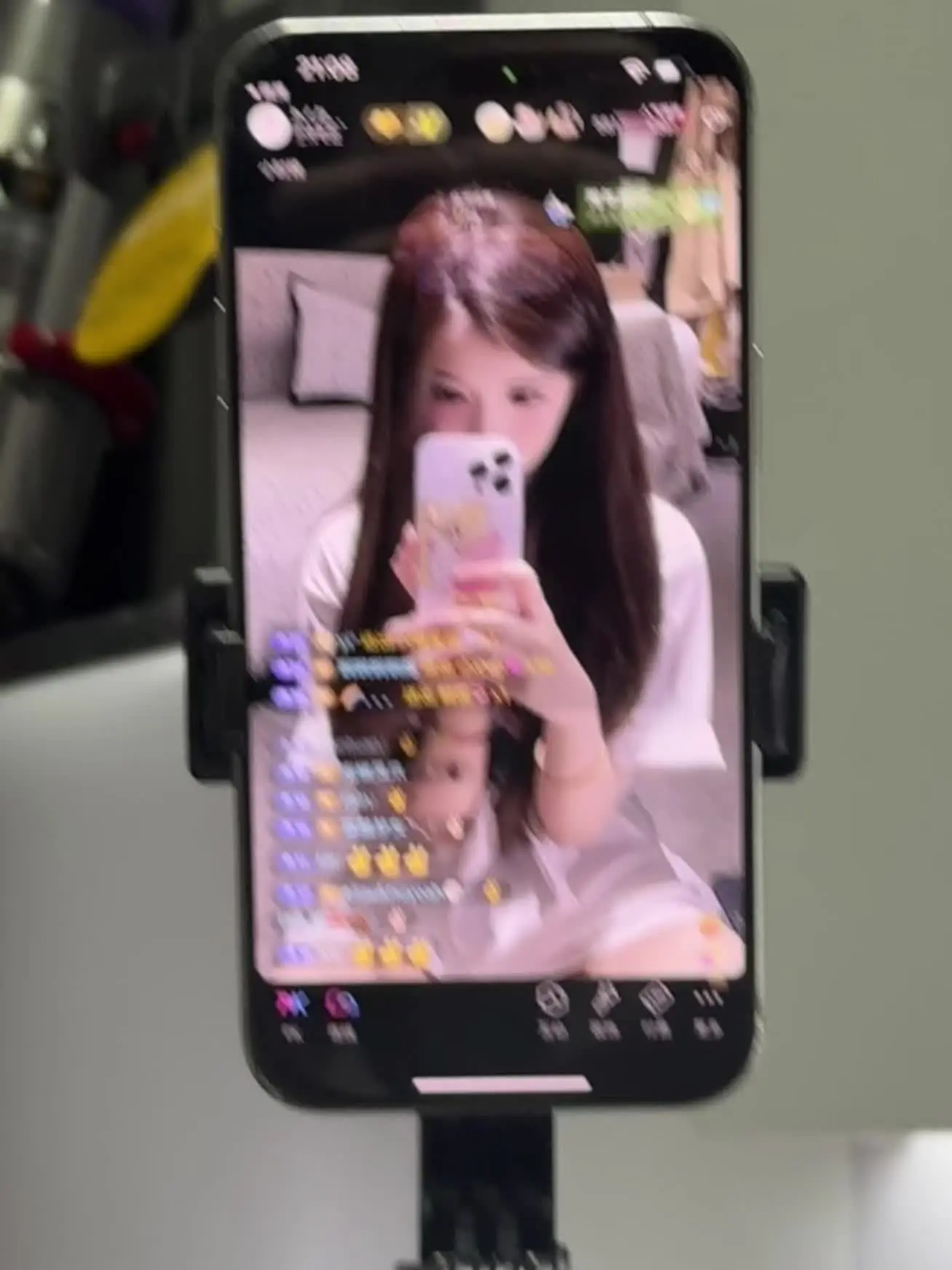 你占据我世界却不在身边