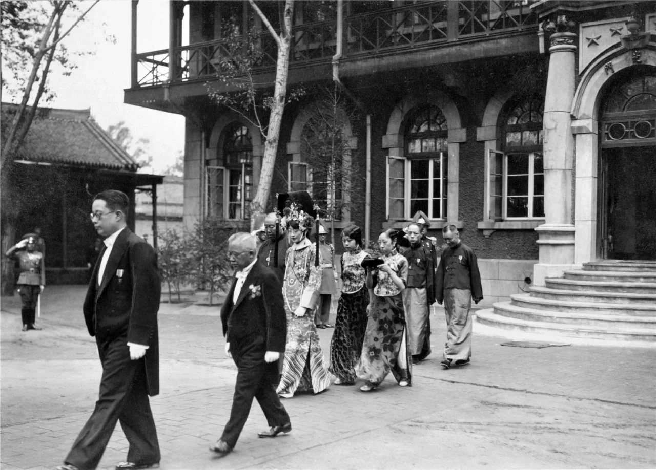 1934年，伪满洲国皇后参加游行。 婉容逝世 1945年8月，苏联在...