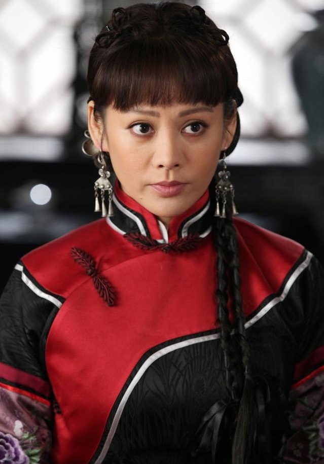 其实宁静的戏路也很单一吧，她最擅长的就是瞪眼珠和梗脖子，跟男的搞义海情天那一套，