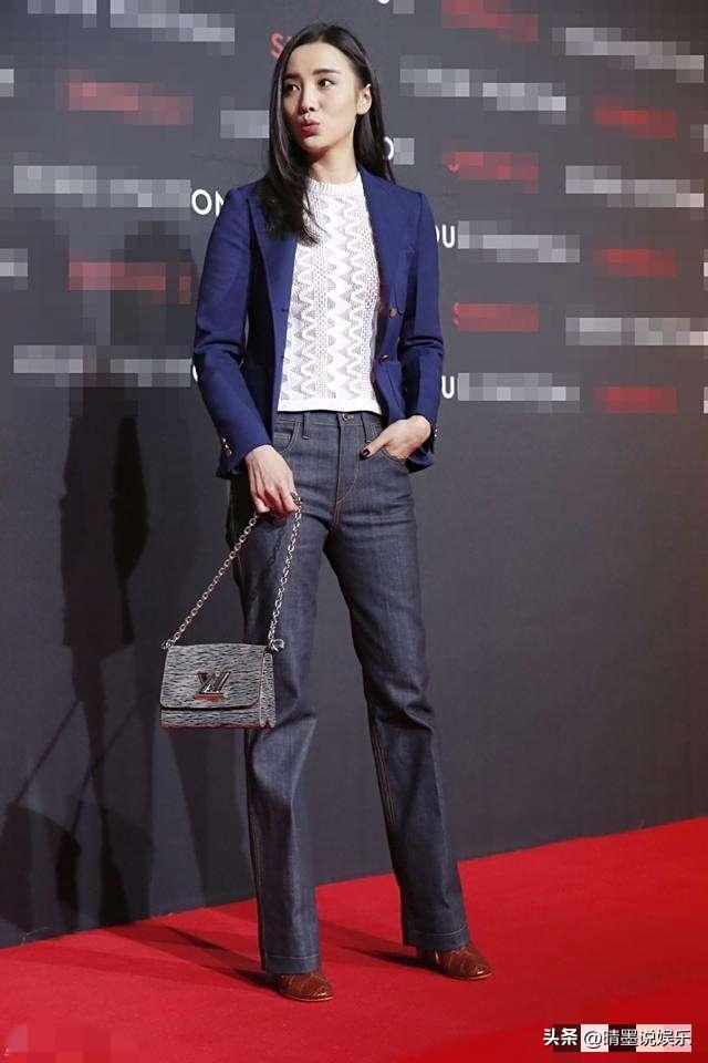 孙俪和宋佳是同龄人，而且走的还都是知性路线，宋佳的穿搭优雅大气的同时还透露着一丝