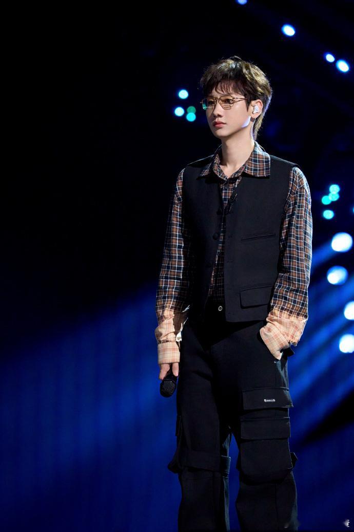 我服不服不重要汪苏泷服了 王凯琪在《中国唱将》舞台上唱《阿楚姑娘》，那声音温柔又