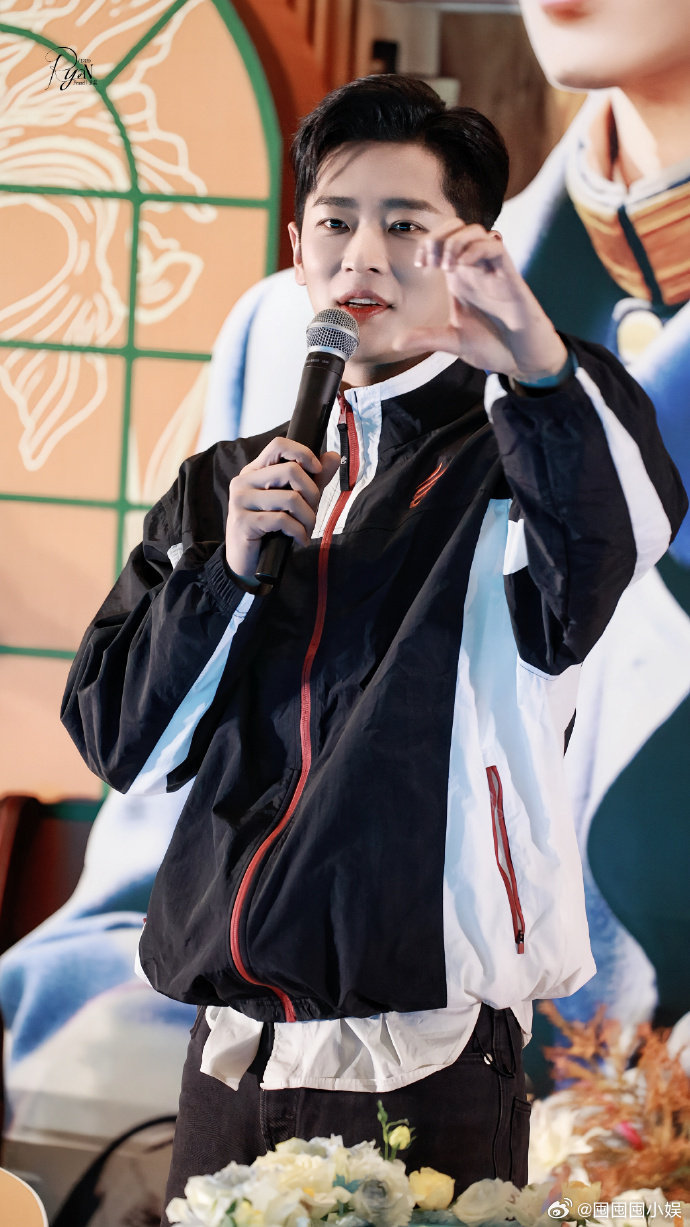 丞磊玉簟秋杀青请客 丞磊玉簟秋杀青请客，太好了吧！丞磊杀青逆应援