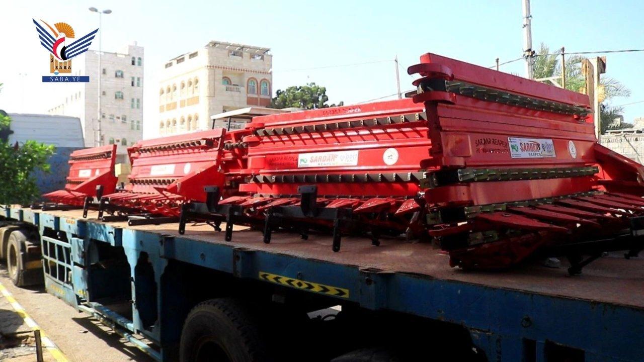 在也门的首都萨那，政府部门已开始向全国众多农业合作社发放收割机。这些合作社与政府