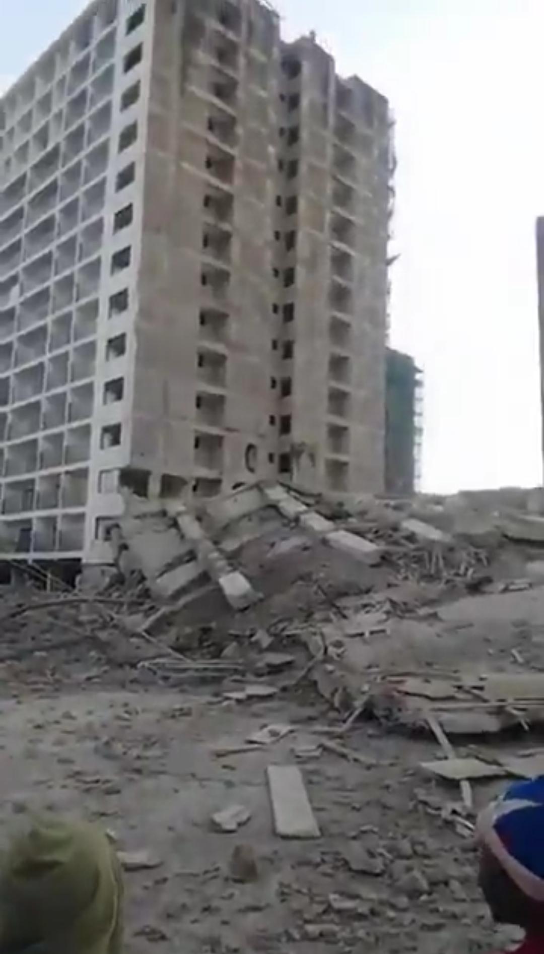 新闻快讯——肯尼亚内罗毕南部一栋在建16层高楼发生坍塌，救援行动已展开；目前尚不