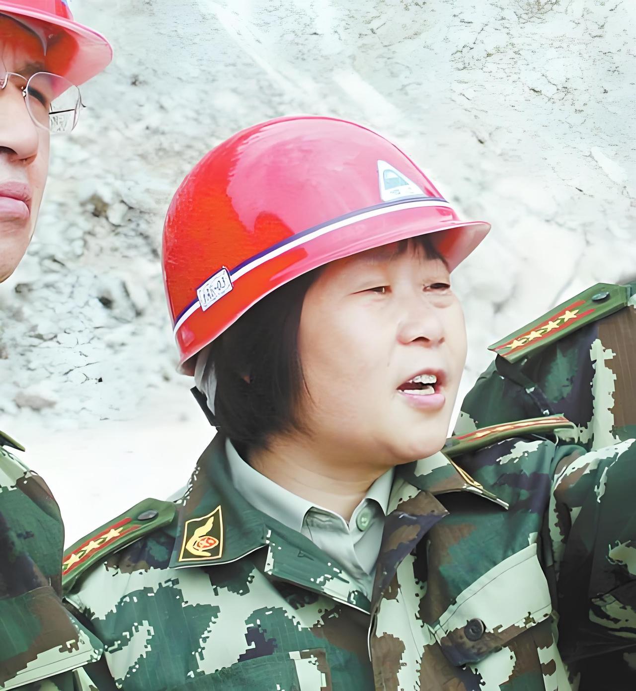 她被称为“雪域高原格桑花”“高原一盏灯”她就是原武警水电三总队副总工程师、高级工