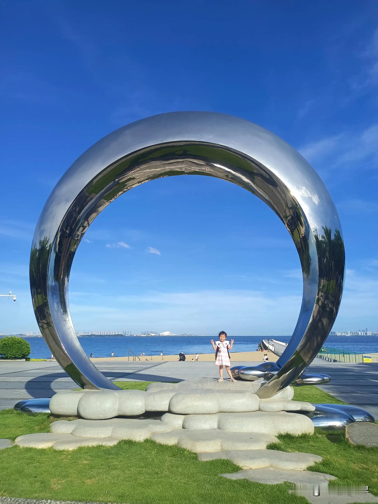 旅行～～
厦门滨海浪漫线，婉儿与大海。