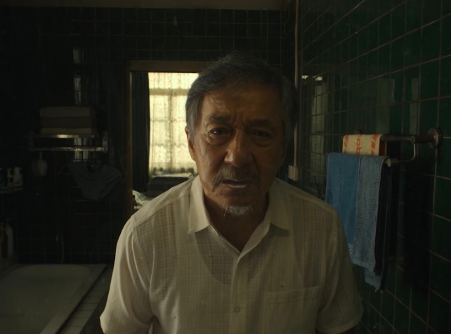 成龙回应龙叔老了以前为他的惊险跳跃鼓掌，现在为他放松的笑容动容 