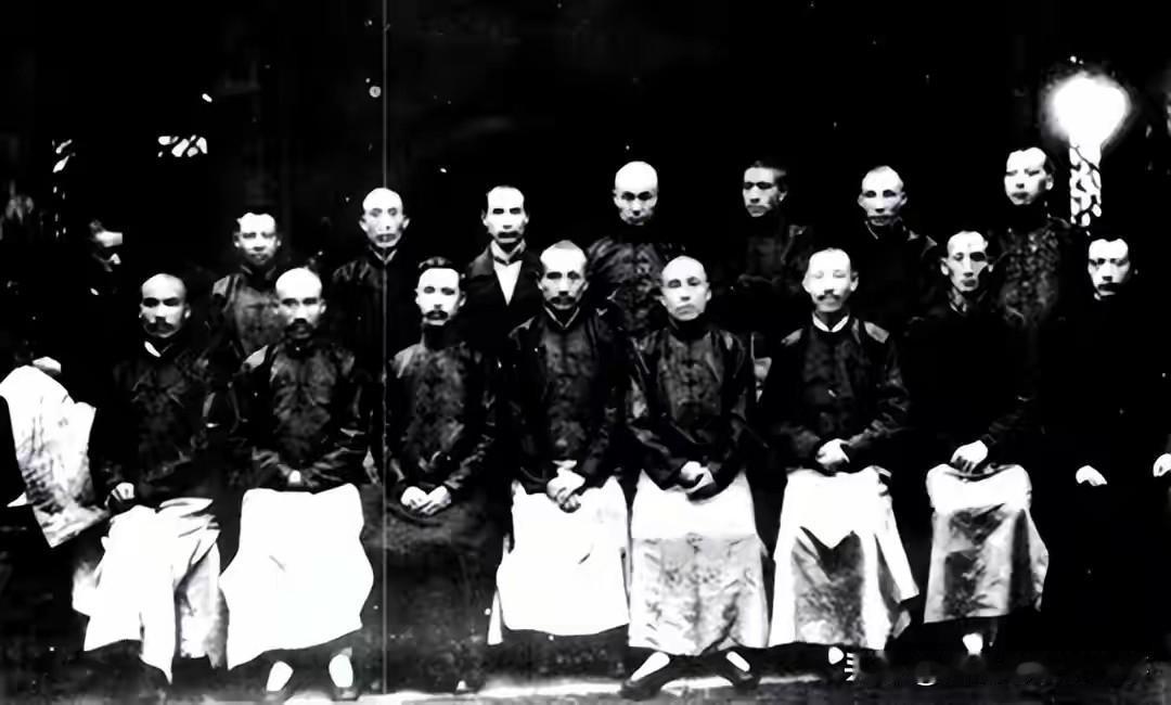 清朝最大的失败是什么?就是戊戌变法的失败。如果当时光绪皇帝手上有权利，慈禧太后不