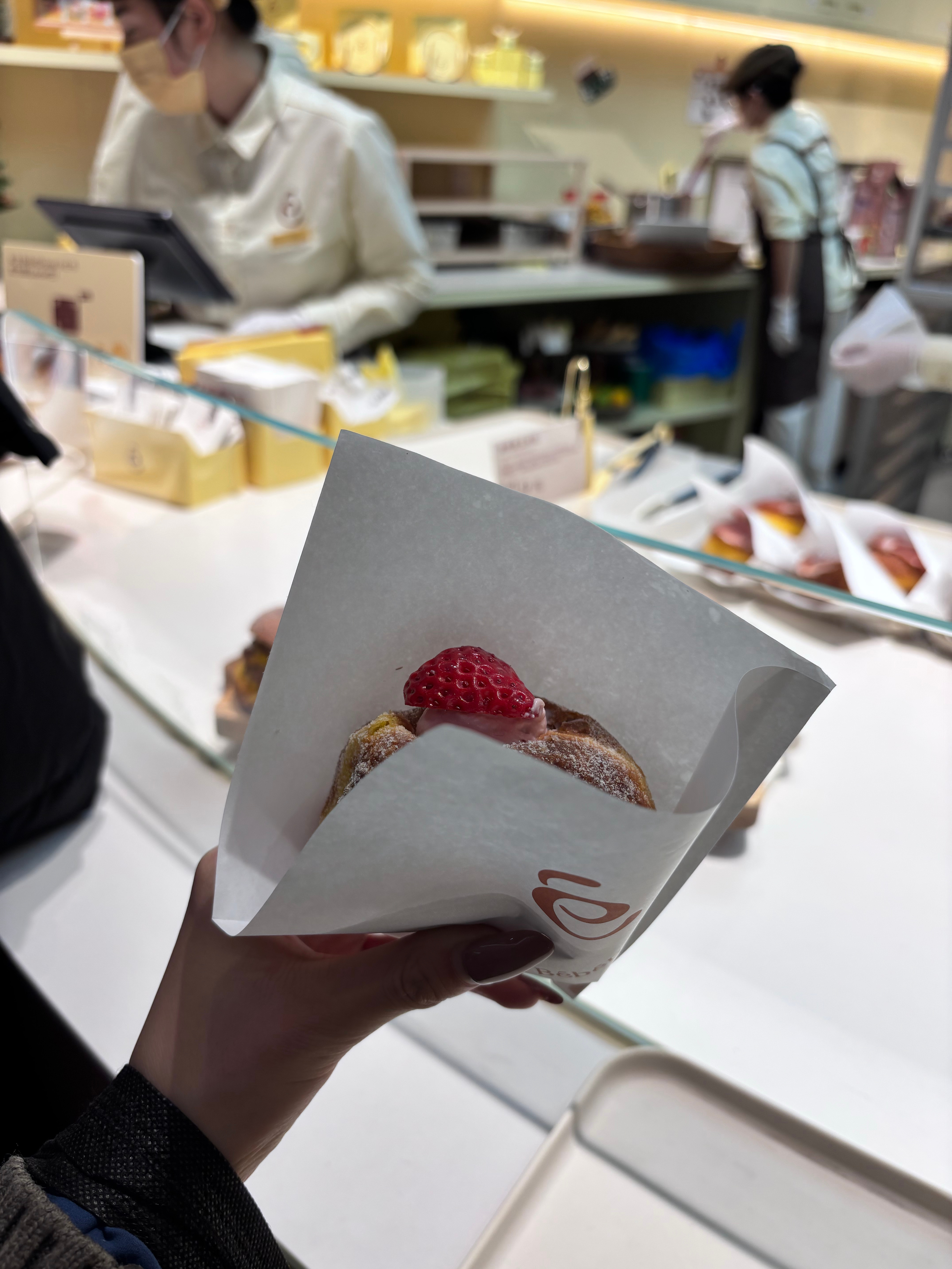 每次来杭州都要吃这个多拿滋🍩大大的面包脑袋p2是天妇罗 爱吃日料的我觉得也就中