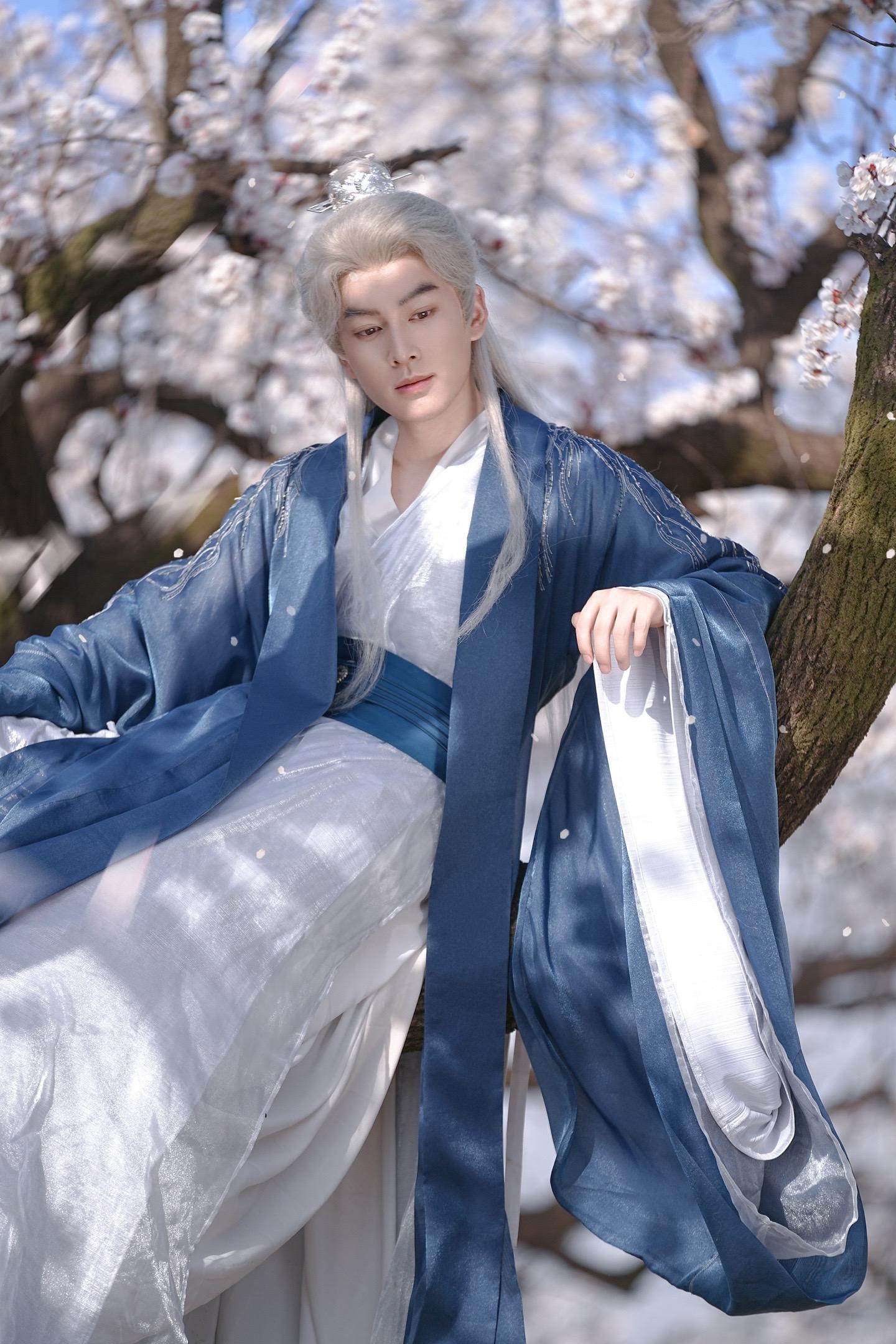 想起了哪部小说的男主。