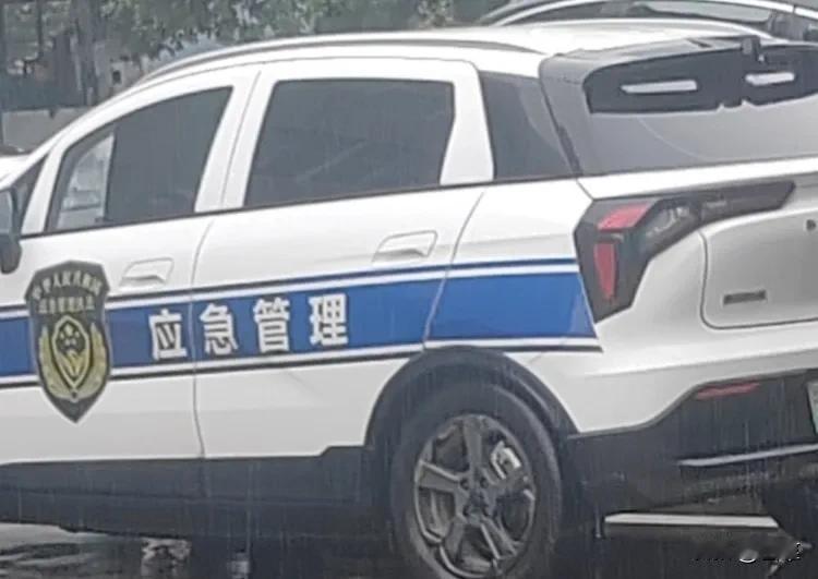 小工厂太不容易了，因为意外事故年年都有发生，所以三天两头都会来检查。
一整年都在