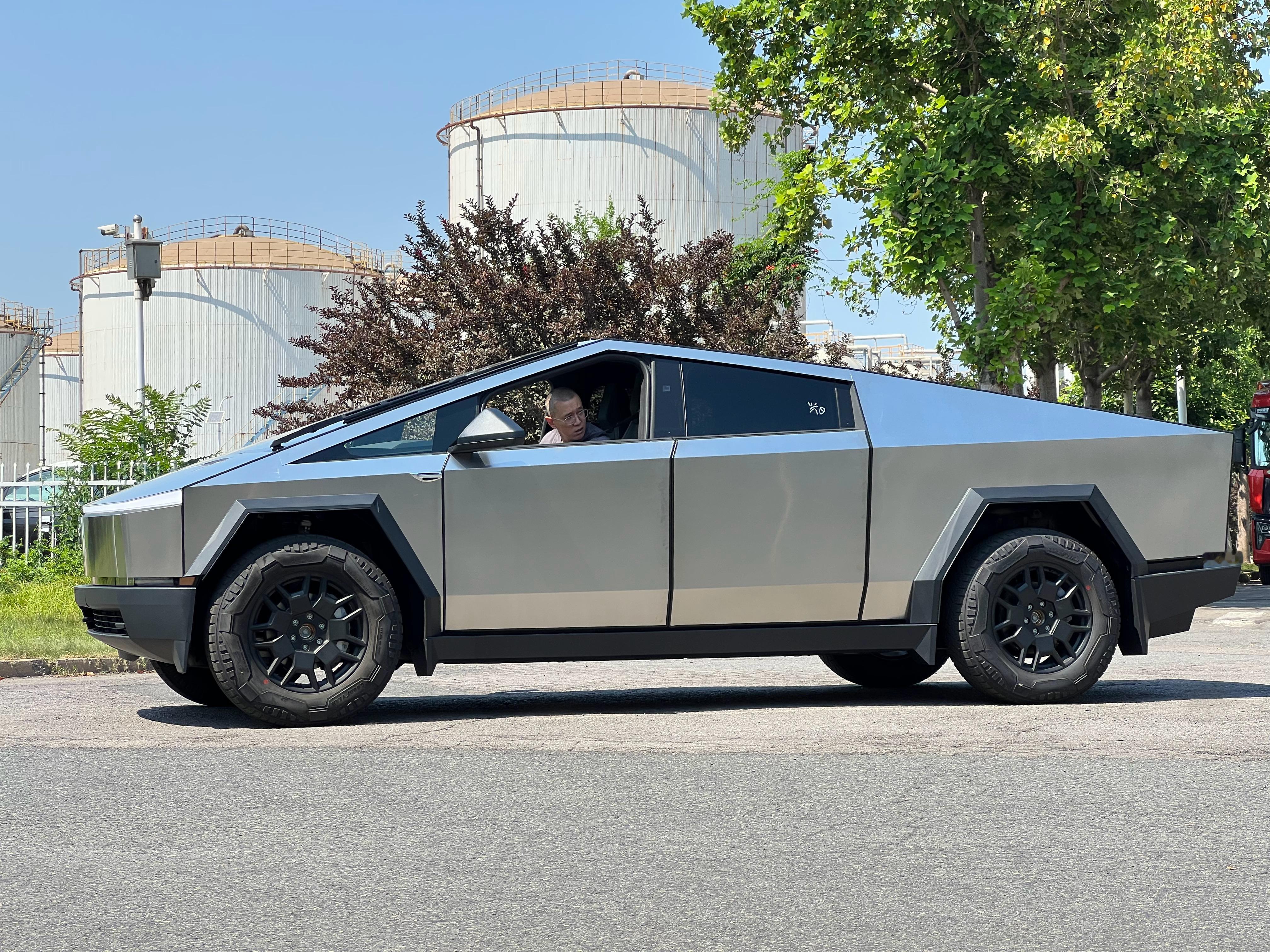特斯拉 cybertruck 接受预定有乘用车手续（不报废，不限行，价格高）皮卡