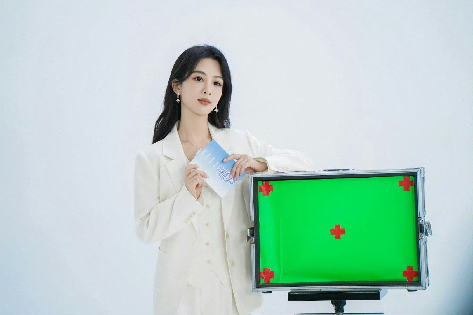 杨紫工作室今天更新的花絮图[好喜欢] ​​​有一种老娘最美的霸气 ​​​