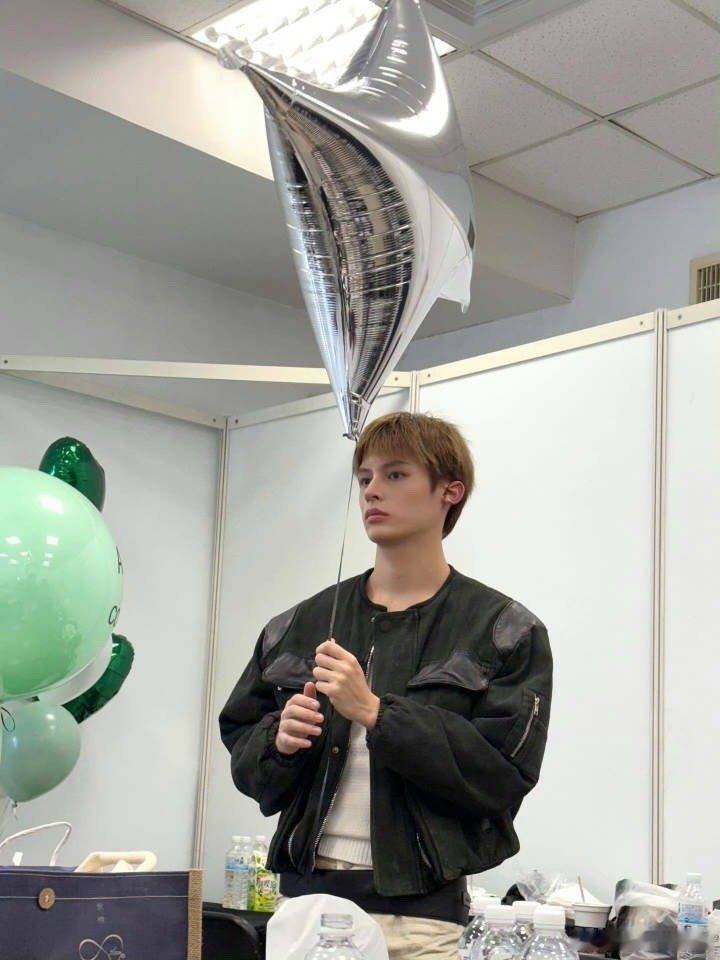 赵雨凡JAMES  🦅赵雨凡名品骨像  顺毛小狗🐶这也太萌了吧🦅🦅🫶 