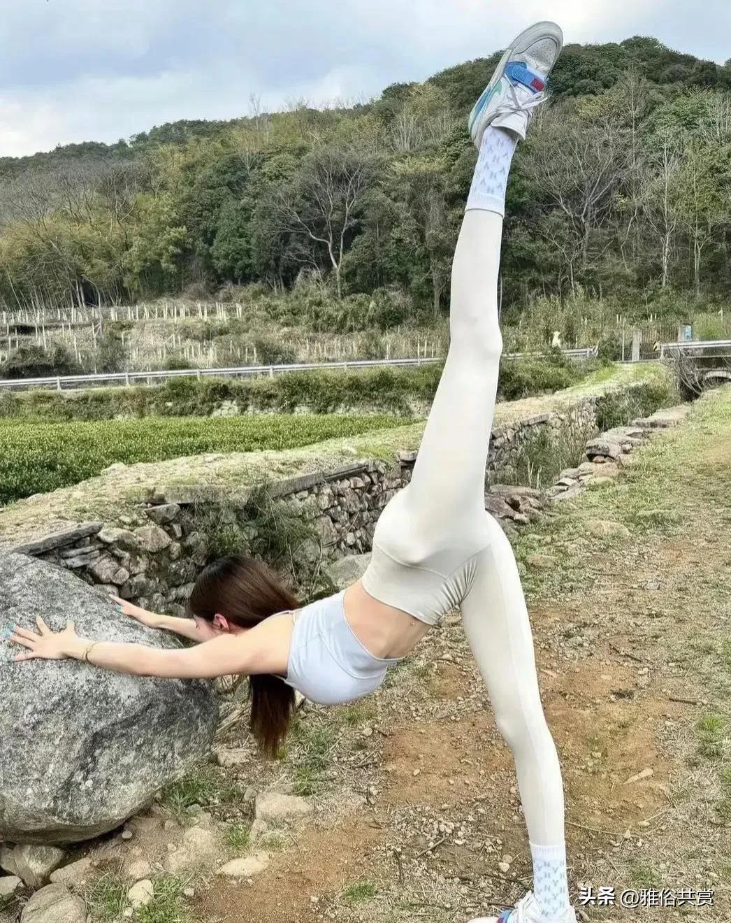 户外瑜伽，感觉要晒黑了