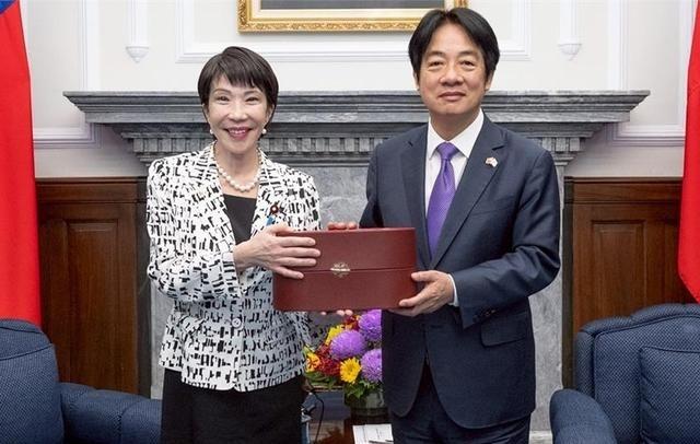10 月 21 日，高市早苗正式坐上日本首相的位置，消息刚官宣，台湾地区领导人赖