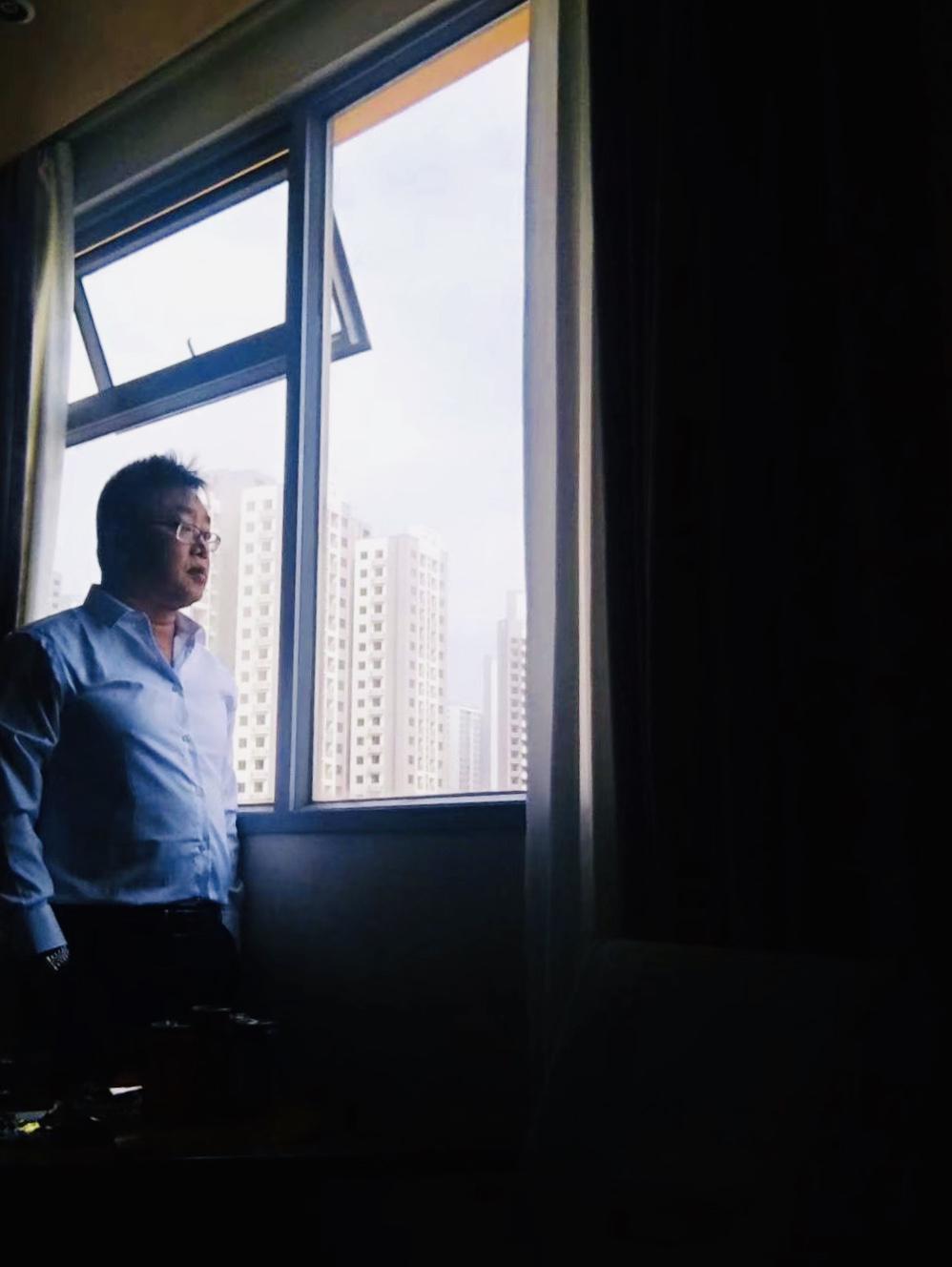 清水的诗

    《想念》

已经很久

没有你的消息了

于是

我在这个冬