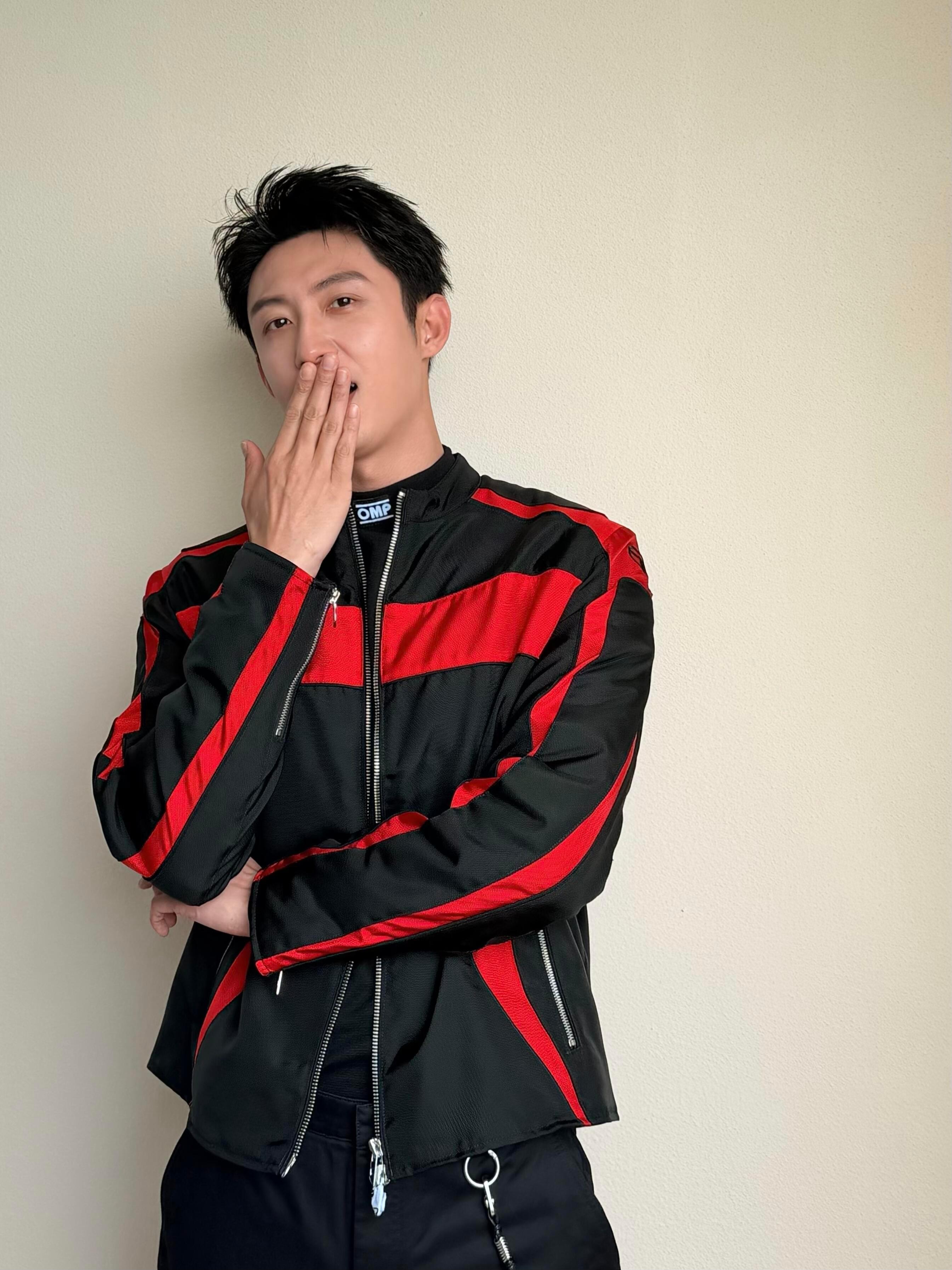 贾乃亮沉浸式追黄景瑜新剧黄景瑜贾乃亮友情黄景瑜贾乃亮友情，贾乃亮沉浸式追黄景瑜新