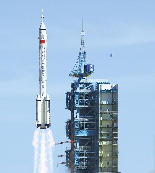 危险！中国神舟十八号尚未返航，但是美国卫星却突然解体。2024年，神舟十八号承载