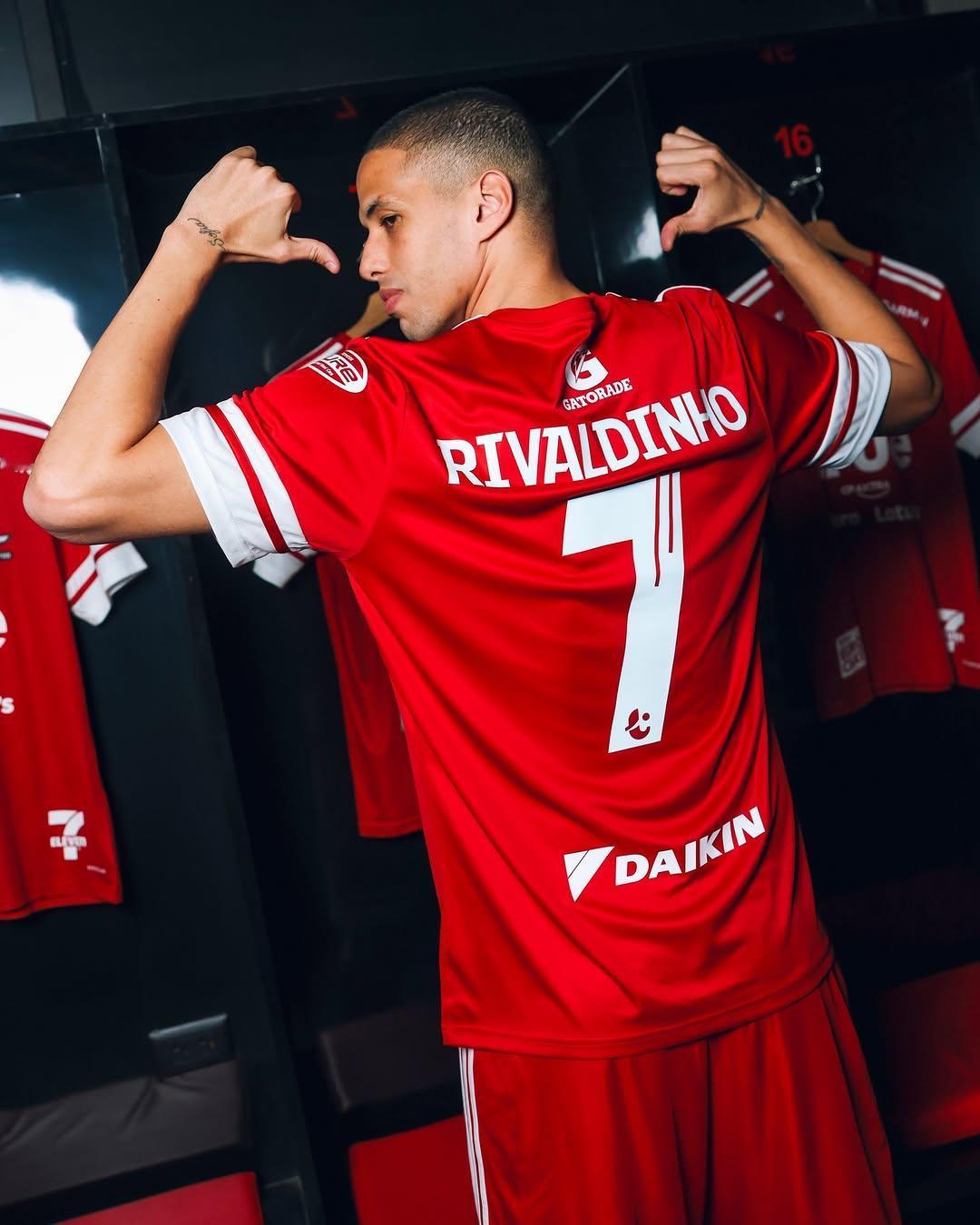 小里瓦尔多转战泰国

泰国甲级联赛球队曼谷联宣布签下30岁的里瓦尔迪尼奥。

2