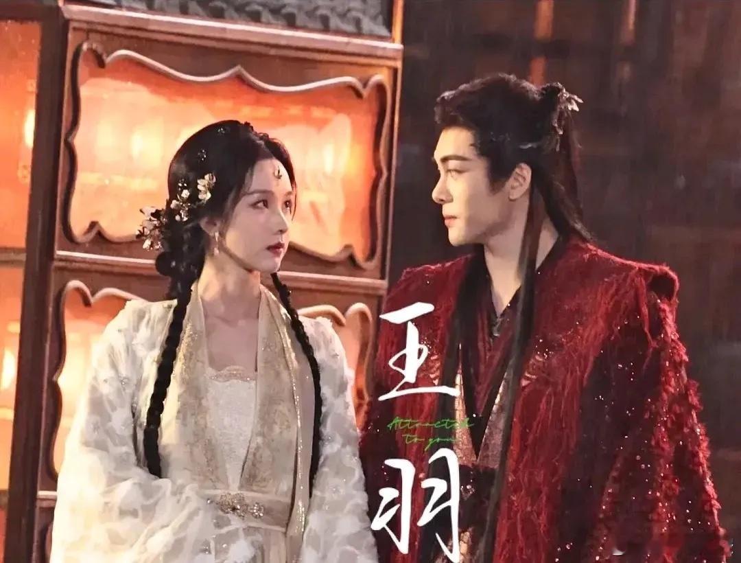 陈都灵曾舜晞《月鳞绮纪》双人拥抱路透两人这看上去还有点CP感，还挺期待剧情到底怎