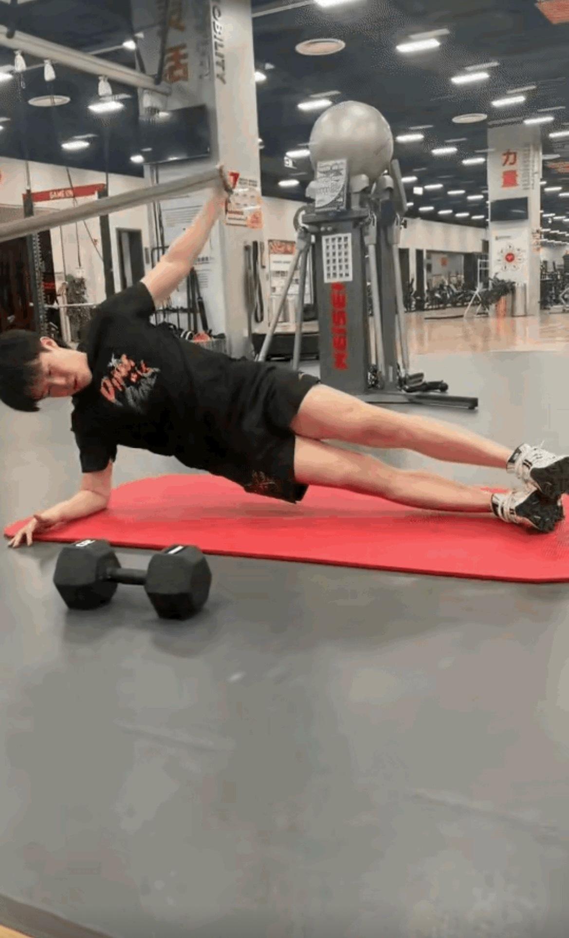 王楚钦全运会后疯狂内卷！球迷：不敢点赞，心疼到窒息全运会带着一金一铜收官，王楚钦