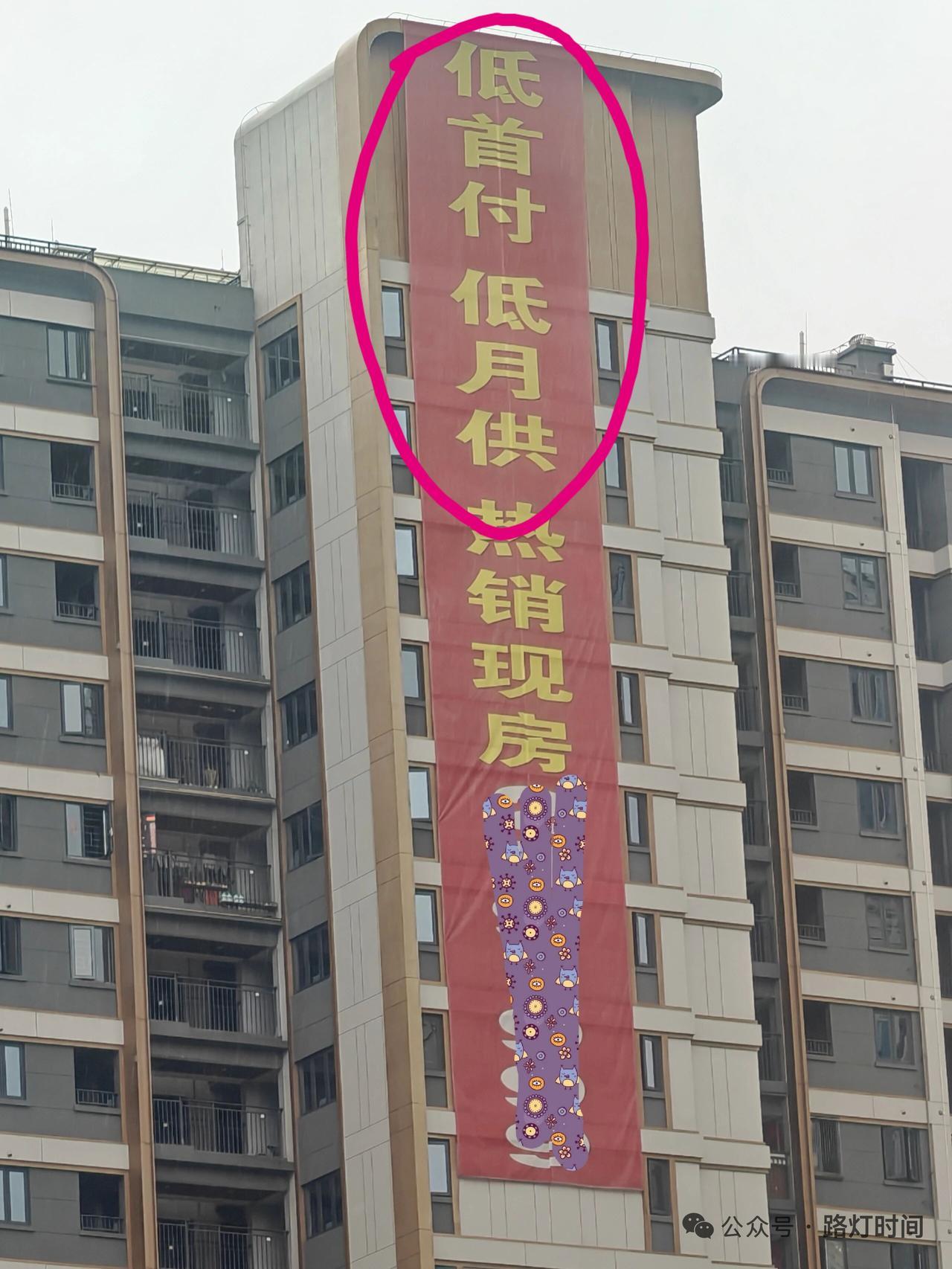怎么越看越像是个坑！