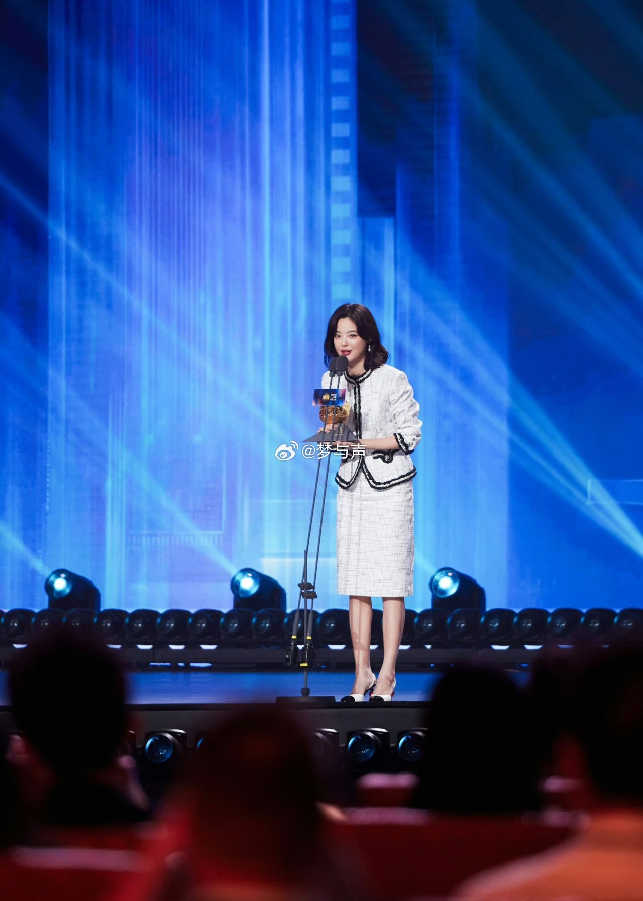 辛芷蕾又拿大奖了 威尼斯电影节最佳女演员，中国导演协会年度女演员，影响世界华人大