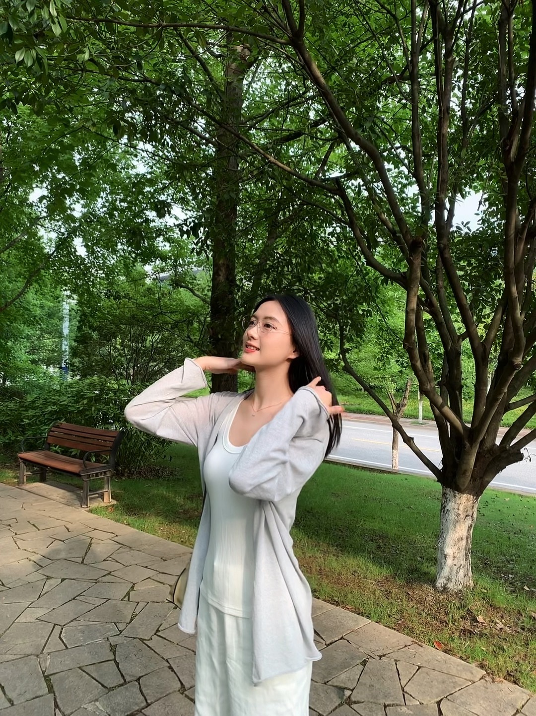我是一个坚强又脆弱的女人哈哈 ​​​