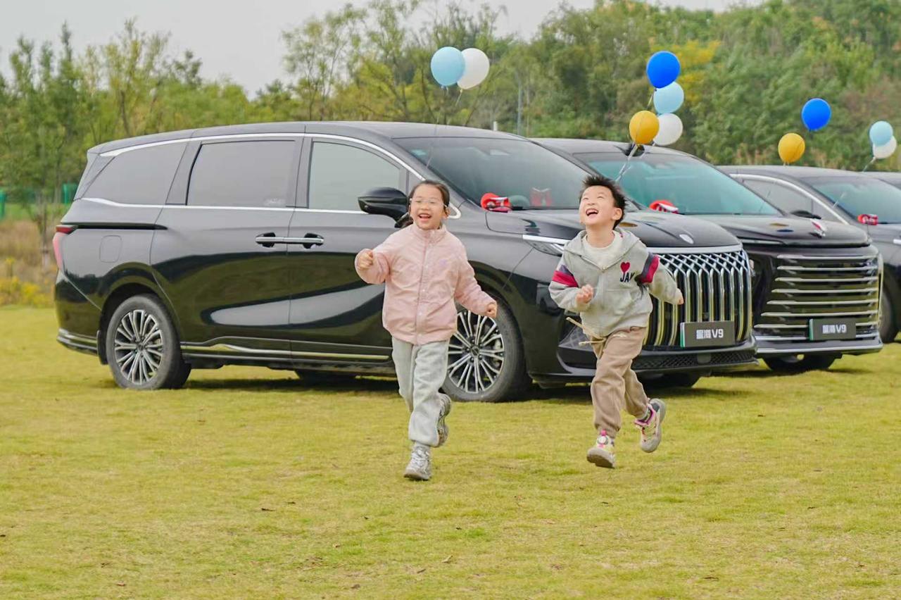 周末去哪儿？不去商场、不挤景点，开着星海V9去看风。

星海V9，可以说是15万