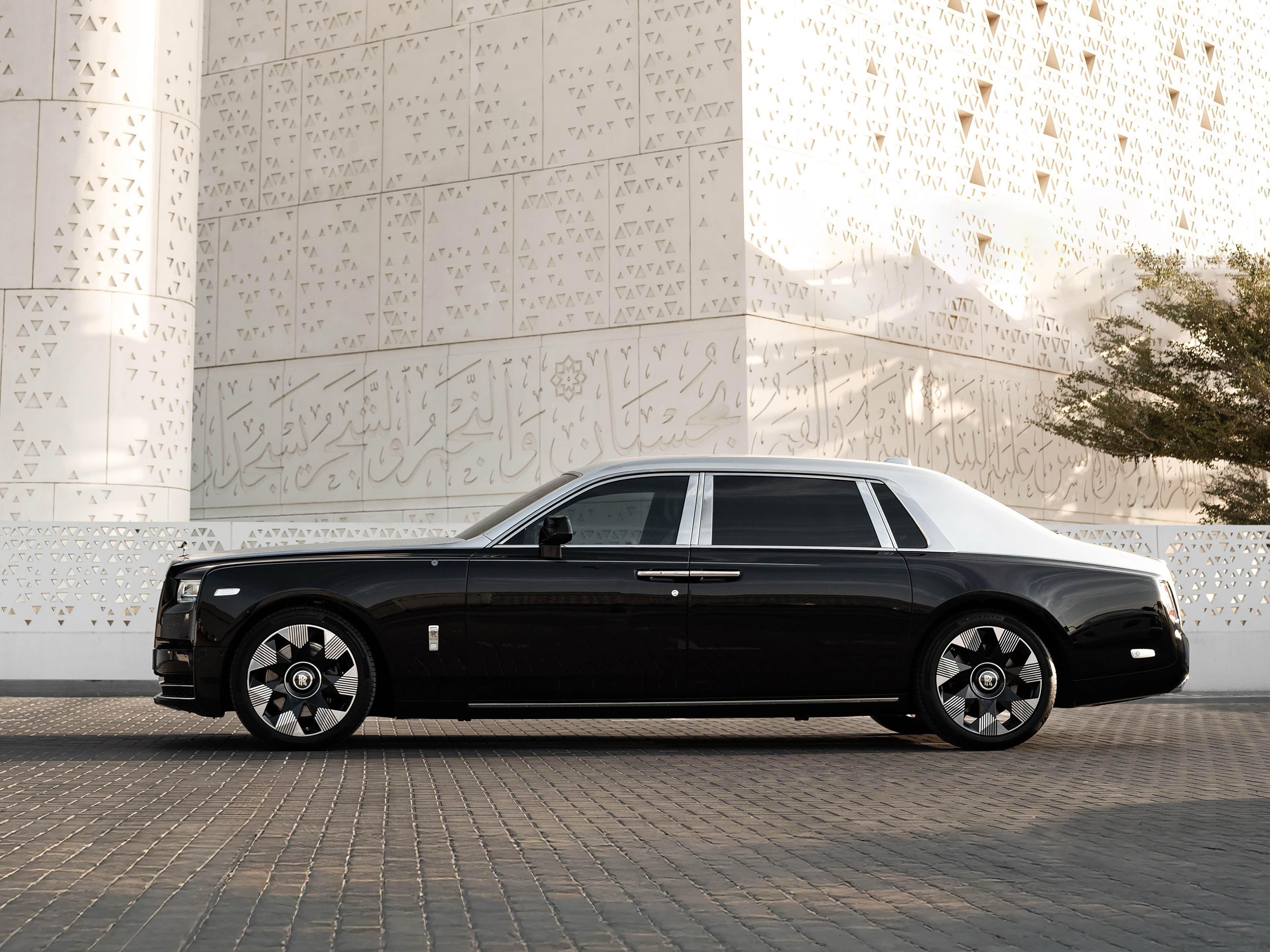 探讨一下：今年最便宜双拼车身的车卖多钱？今年最便宜大饼轮毂的车卖多钱？今年最便宜