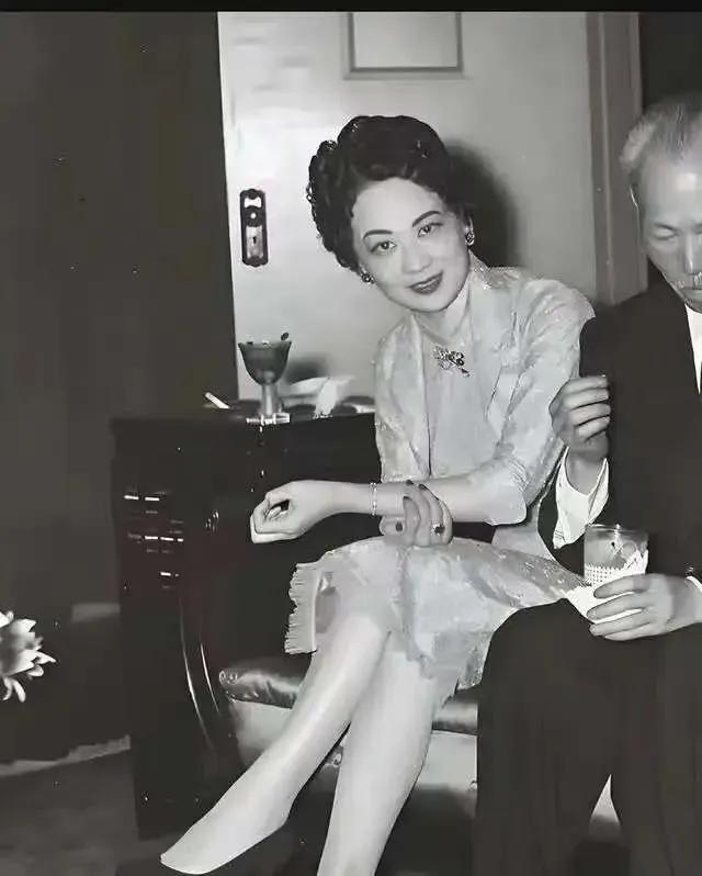 提到宋氏家族，人们几乎本能地只会想到“三姐妹”，却常常忽略了这个家族里最晚出场，