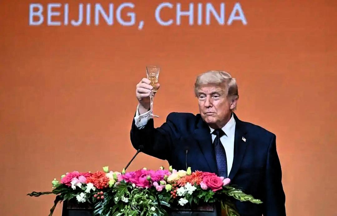 国宴上的那杯酒：特朗普破例背后的外交信号

特朗普访华时，国宴上举杯的镜头瞬间引