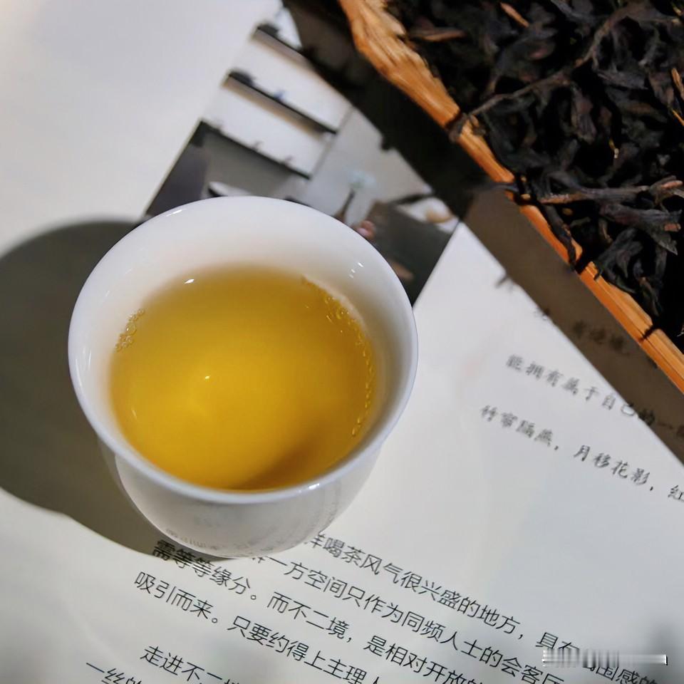 《茶道砺境·雁儿落带过得胜令体》
沸水翻，茶韵绵，浮沉转，意自安。
【过得胜令】