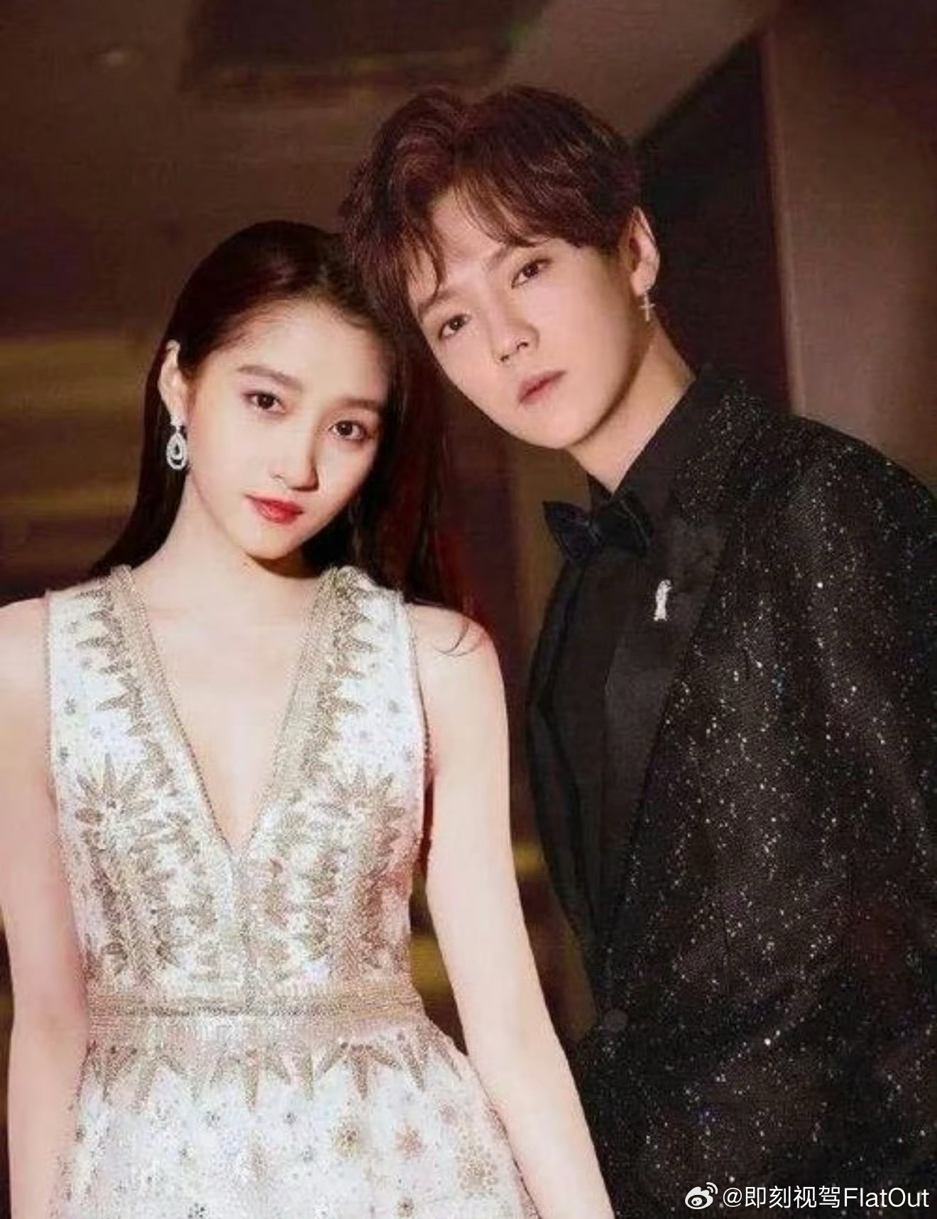 鹿晗 关晓彤网传的事大家都不要传了感情的事是他们两个人的事如果要步入婚姻是两个家