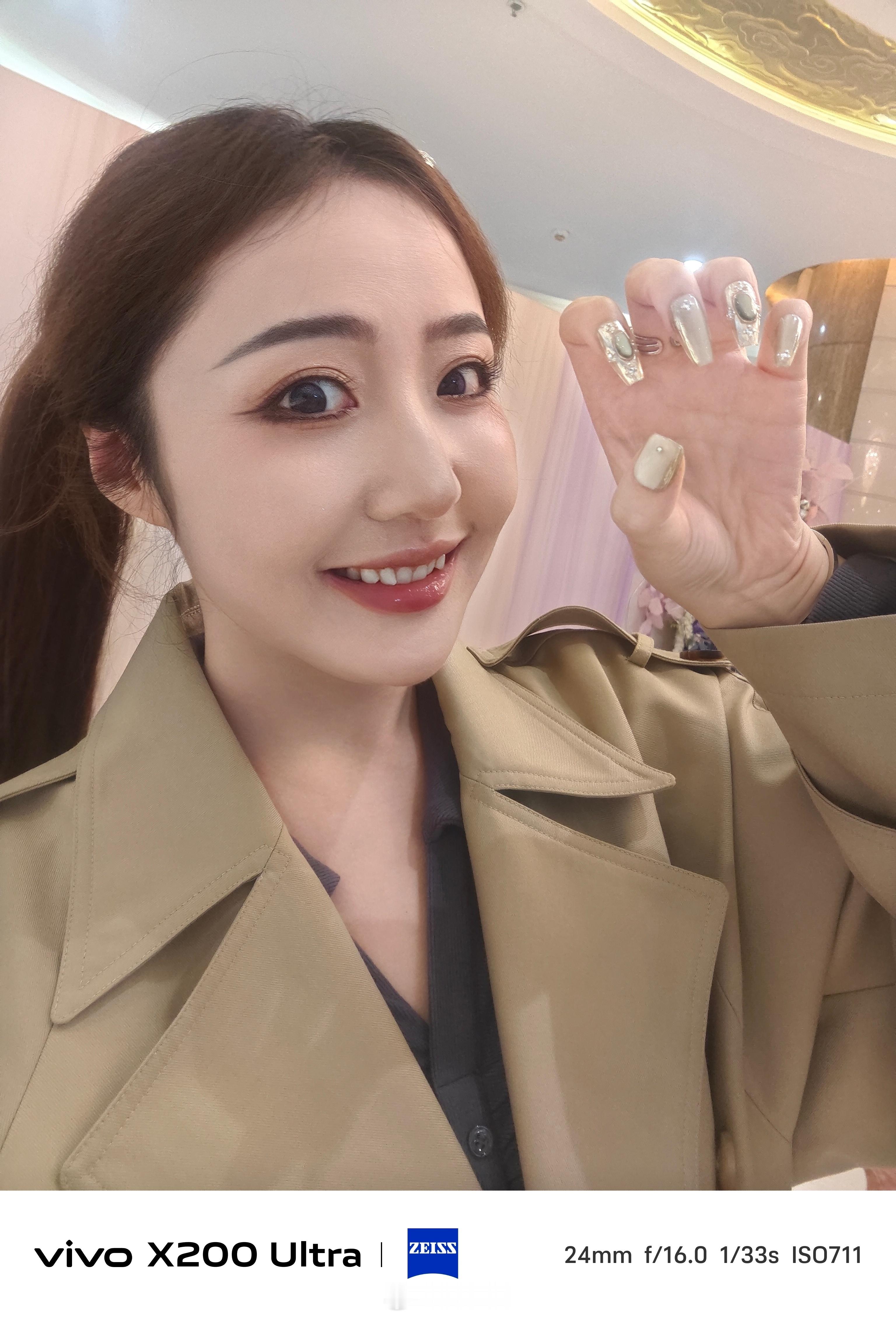 自己做的指甲，啊哈哈哈太成功了！一边长一边短，因为要打游戏[doge] ​​​