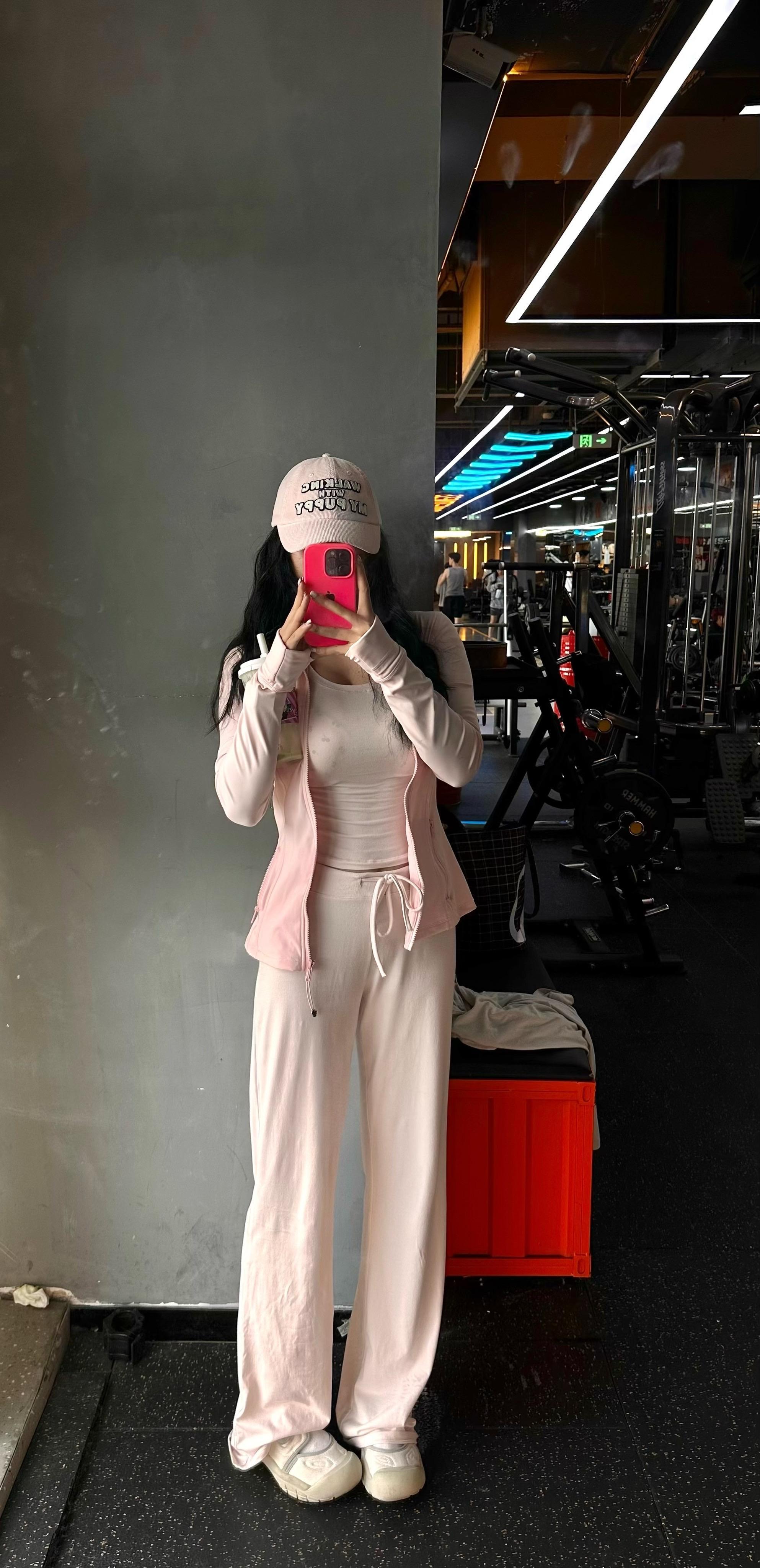 做自信女人。我的目标：从正面骂我的可以看到我美丽的脸从背后骂我的可以看到我曼妙的