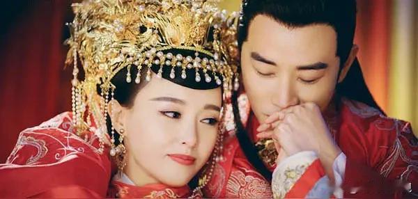 这个世界上我最嗑的恩爱夫妻，必须有罗晋和唐嫣！
 
他俩结婚都7年了，罗晋对唐嫣