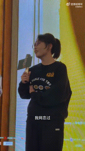 李雪琴的网恋对象是师兄谁懂啊直接被戳中！李雪琴上学网恋师兄的经历也太真实了，《拼