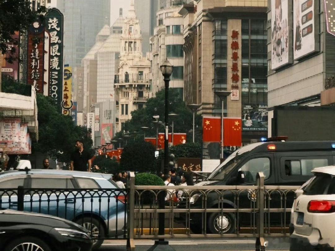 200元在上海住两晚吃三天全靠AI 原来旅行还可以这样——不是追逐攻略上的热门打