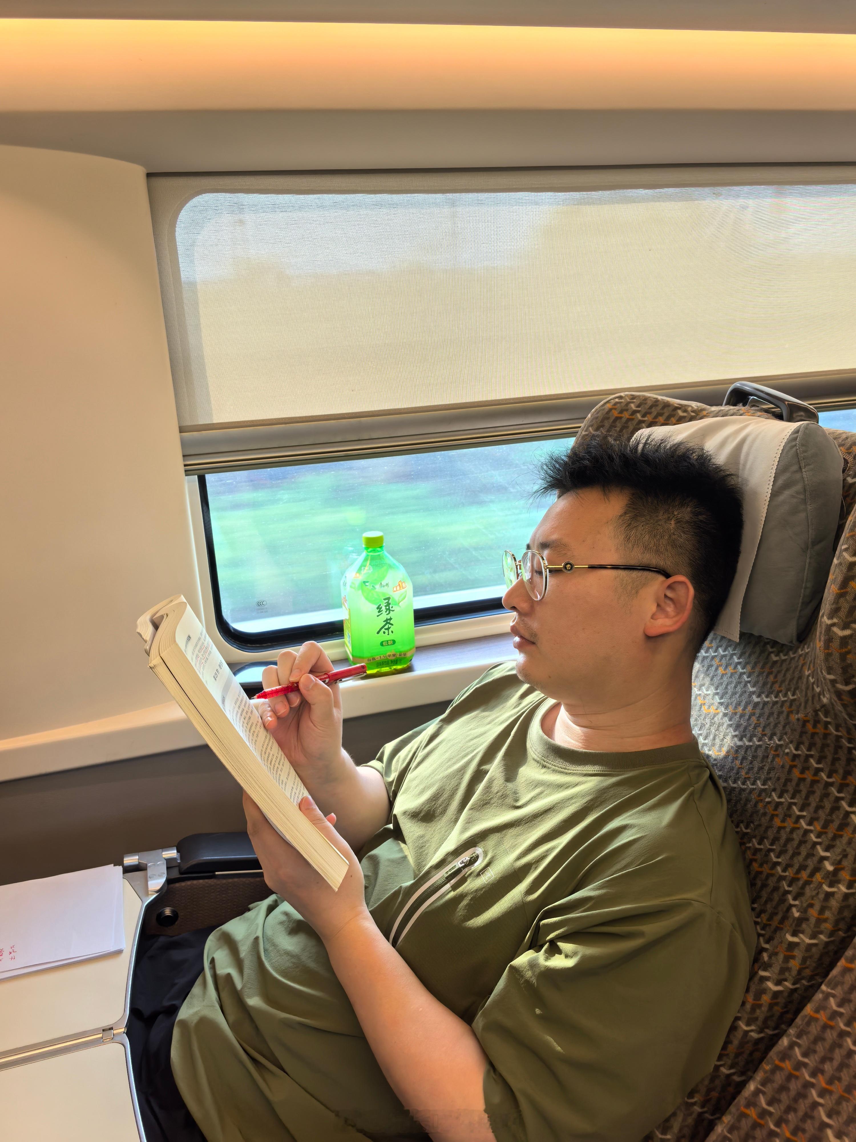 上次这么废寝忘食的追书看，还是追网文《雪中悍刀行》的时候…… 新乡